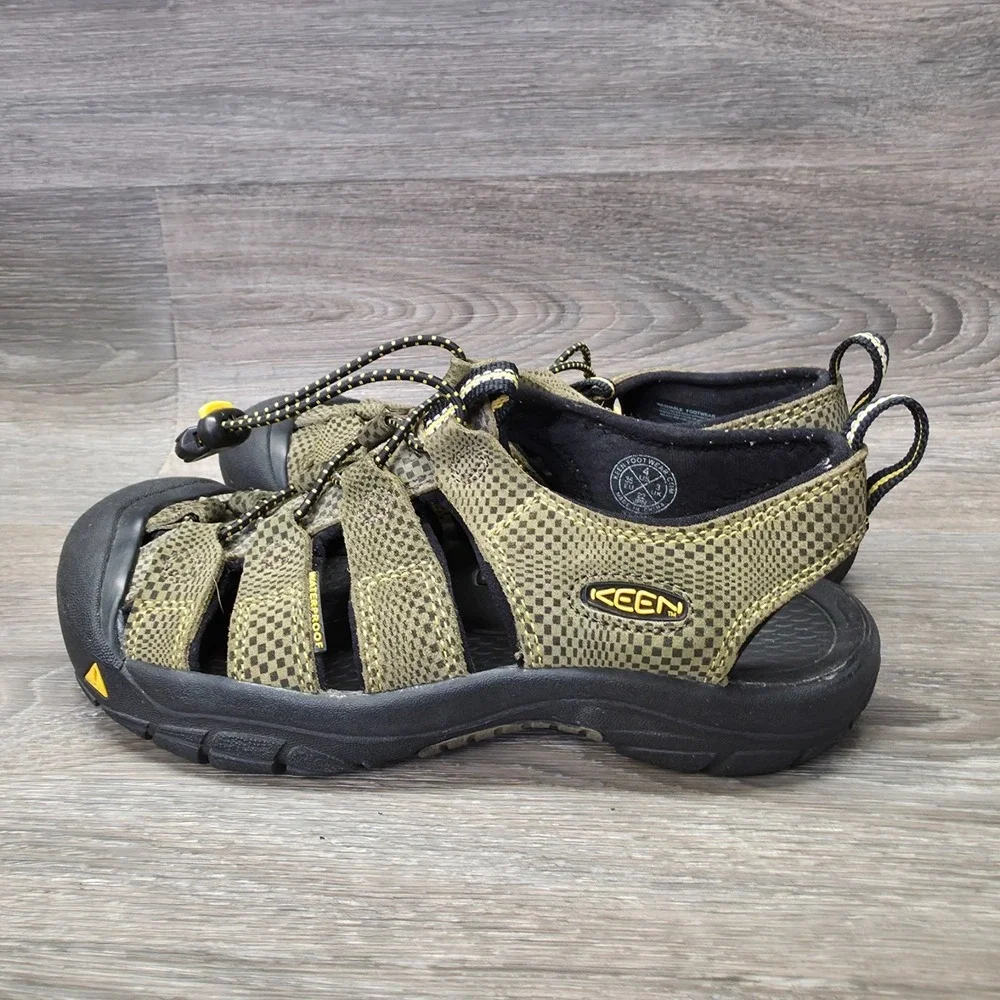 Keen Newport Sandals Boys 4 Green Quick Dry Hiking Water Sports Outdoor Washable